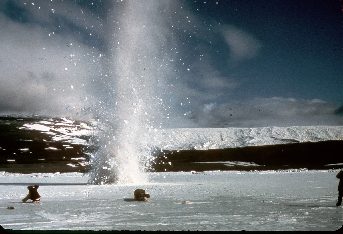 Exploding a dive hole